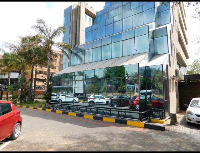 1,306M² OFFICE TO LET IN FERNDALE